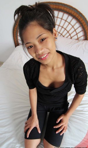 18 year old girl receives open mouth facial after being deflowered